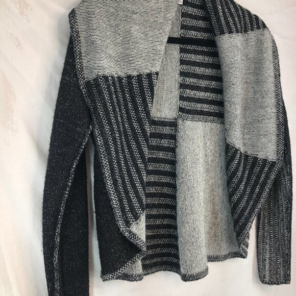 Vintage CAbi Wool Acrylic Black and Gray Womens Shawl Wrap Size M - Picture 3 of 8
